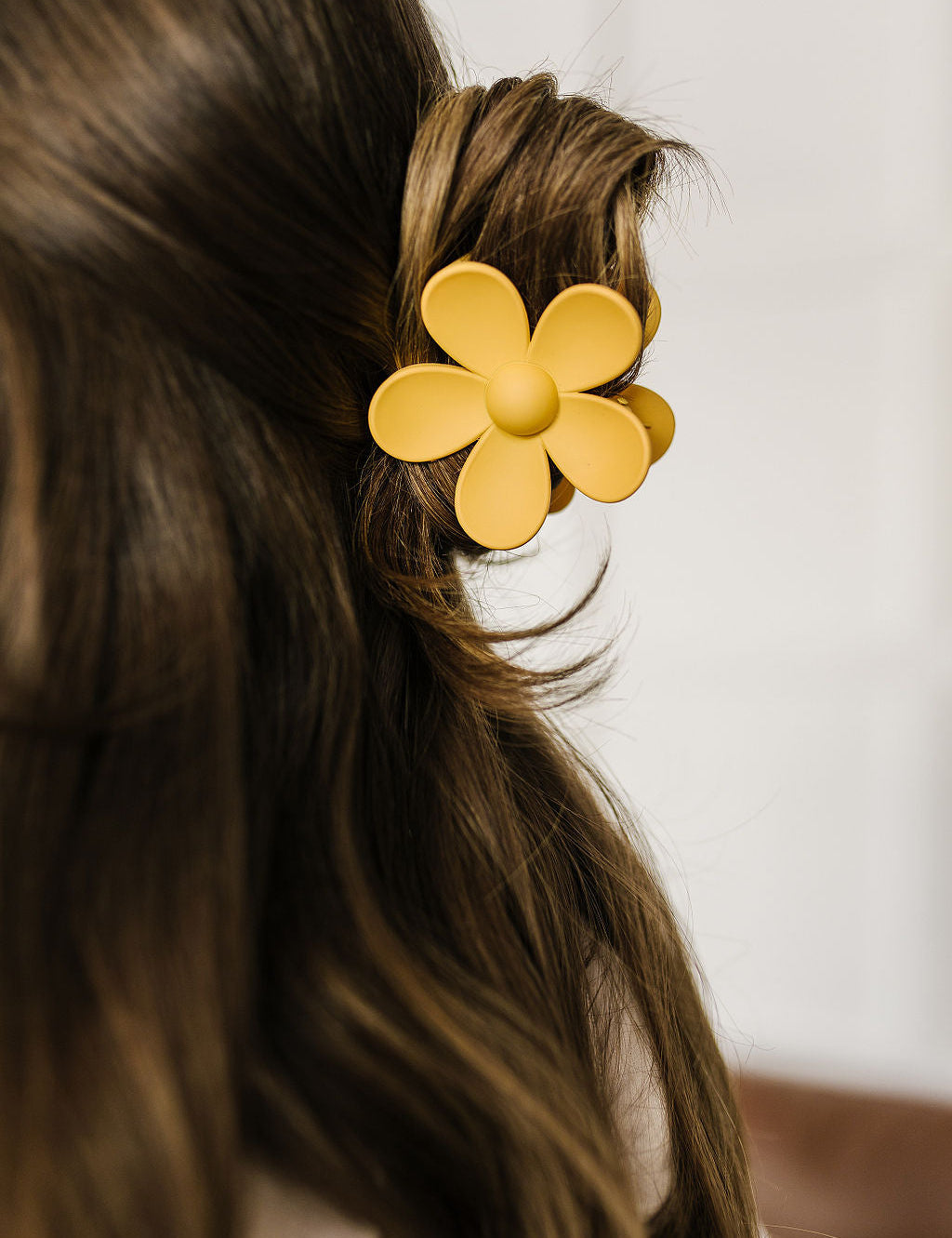 DaisyClawinYellow1.jpg