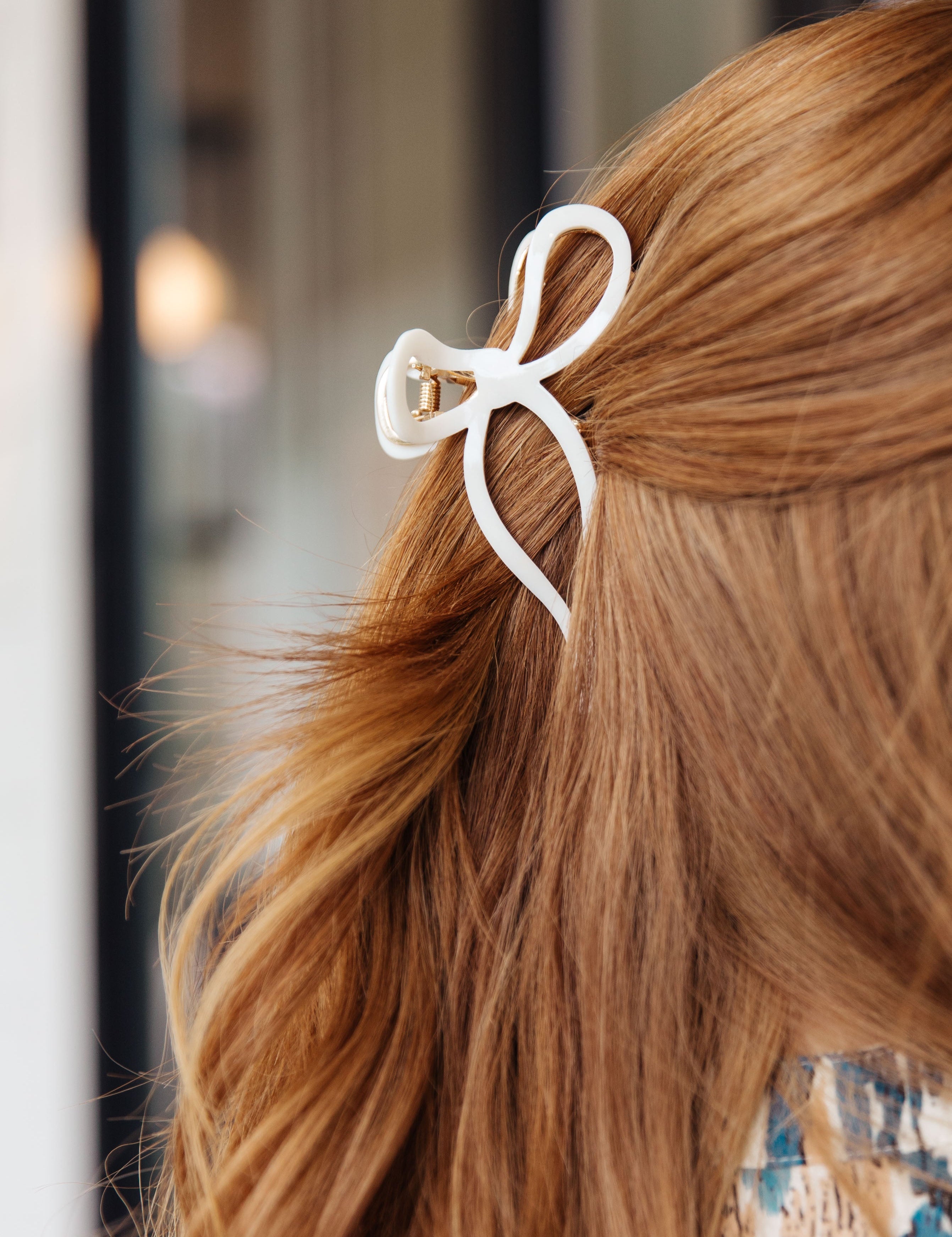 DelicateBowClawClipinWhite1.jpg