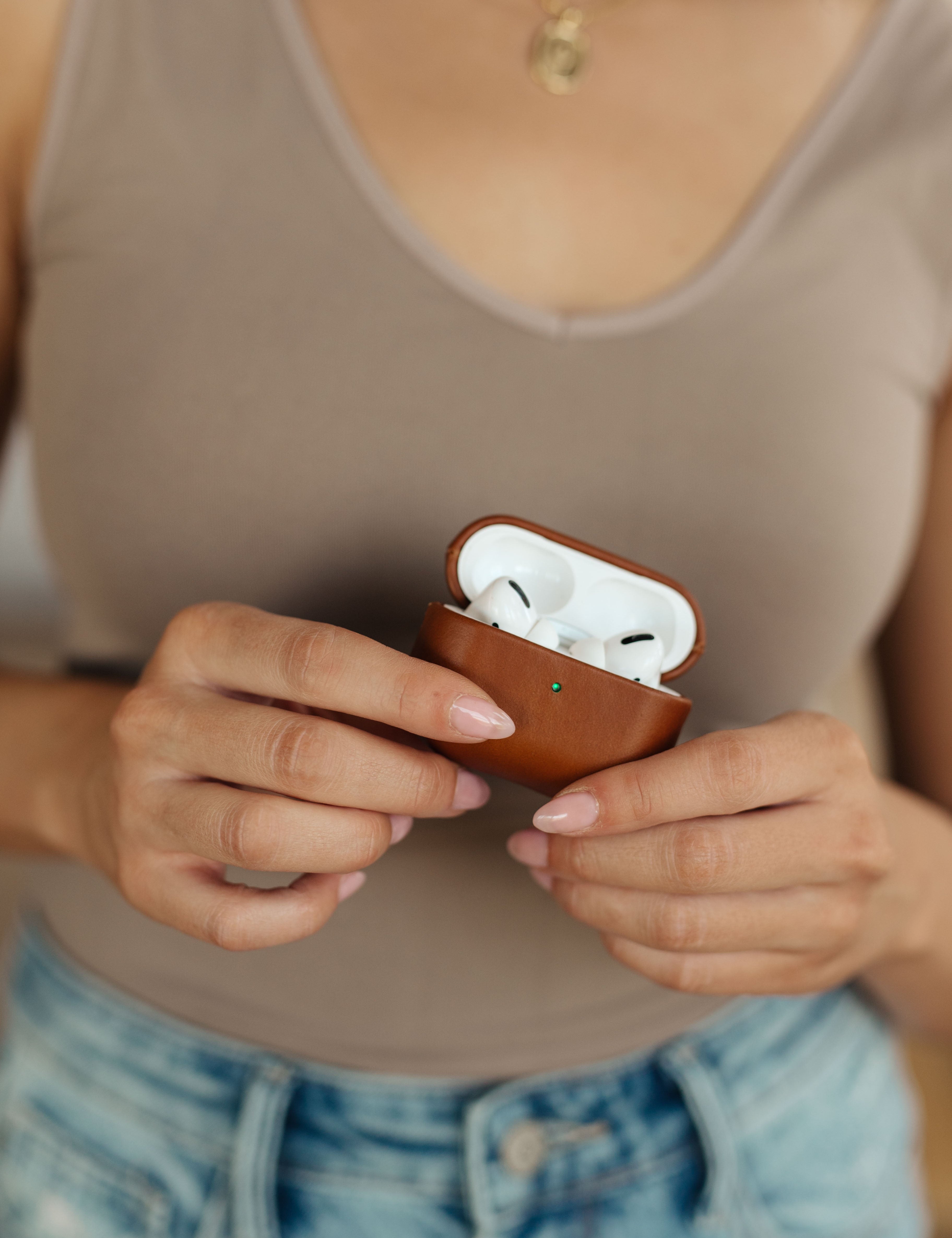 GenuineLeatherAirpodProProtectiveCase-5.jpg