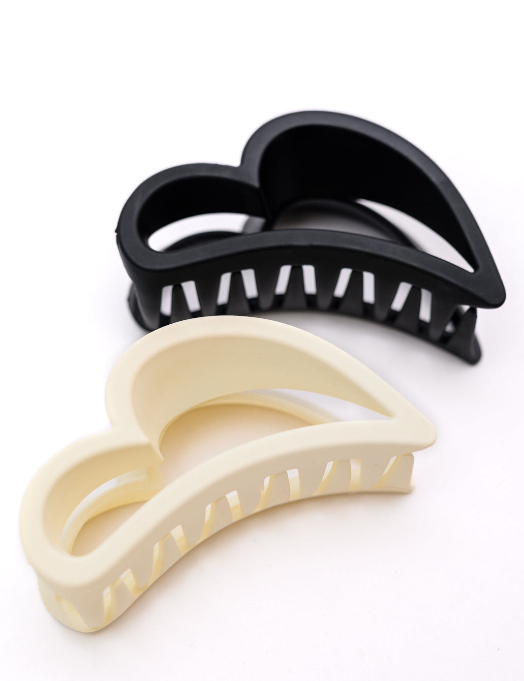 HeartClawClipSetInBlackandCream-2.jpg