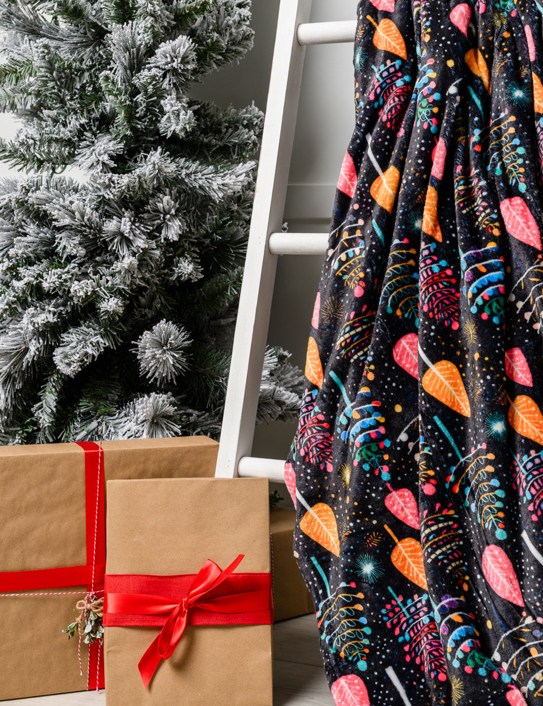 HolidayFleeceBlanketinNeonTrees4.jpg