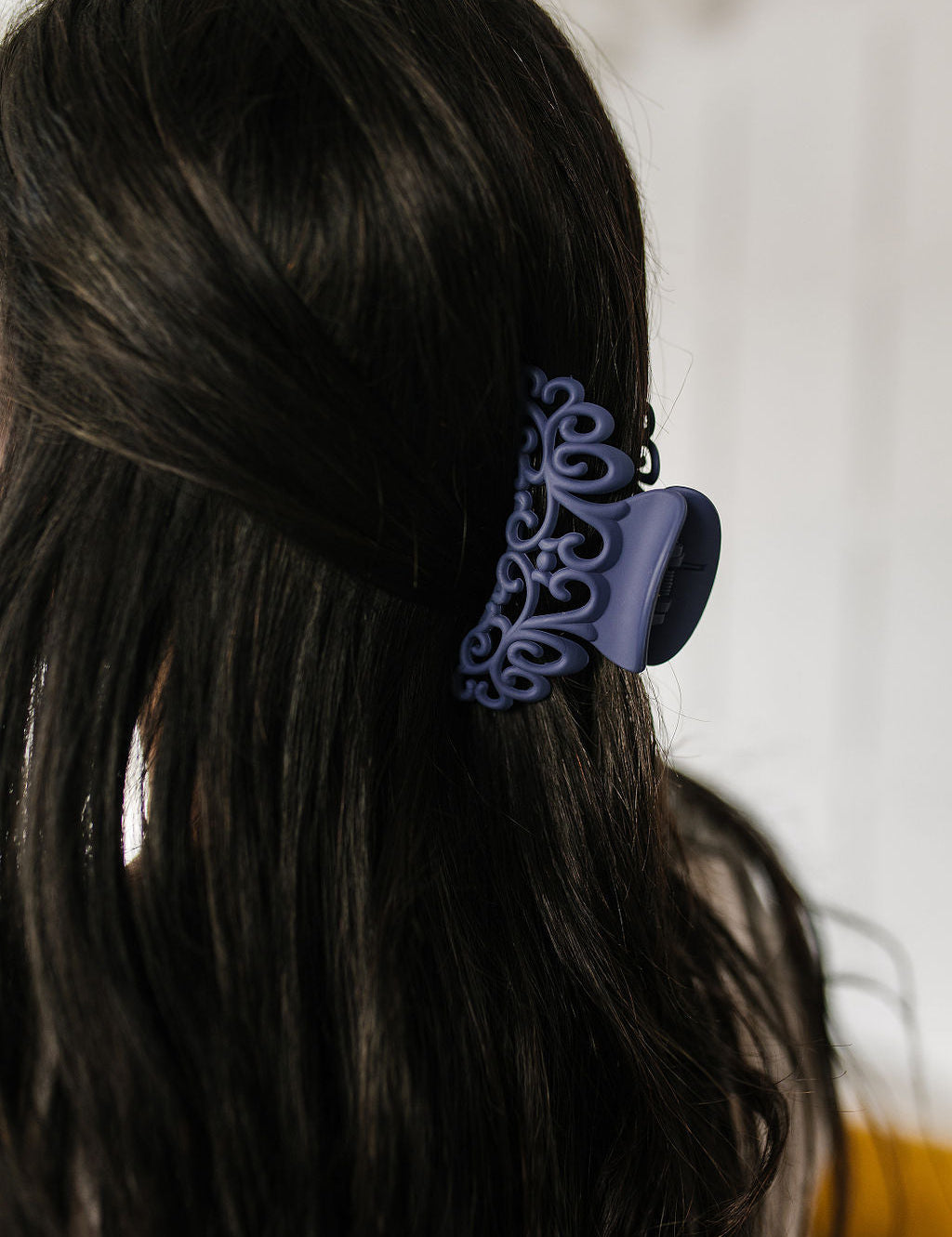 LaceDetailClawClipinNavy_d7b9bcf6-951f-4f50-83fc-3a43c71c349a.jpg