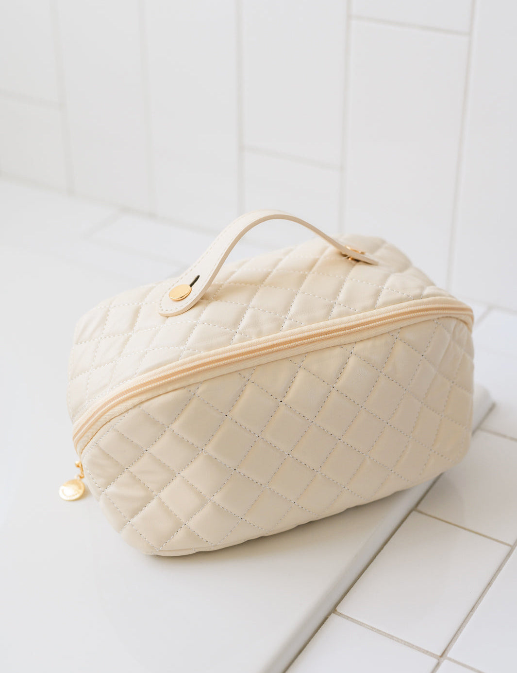 LargeCapacityQuiltedMakeupBaginCream1.jpg