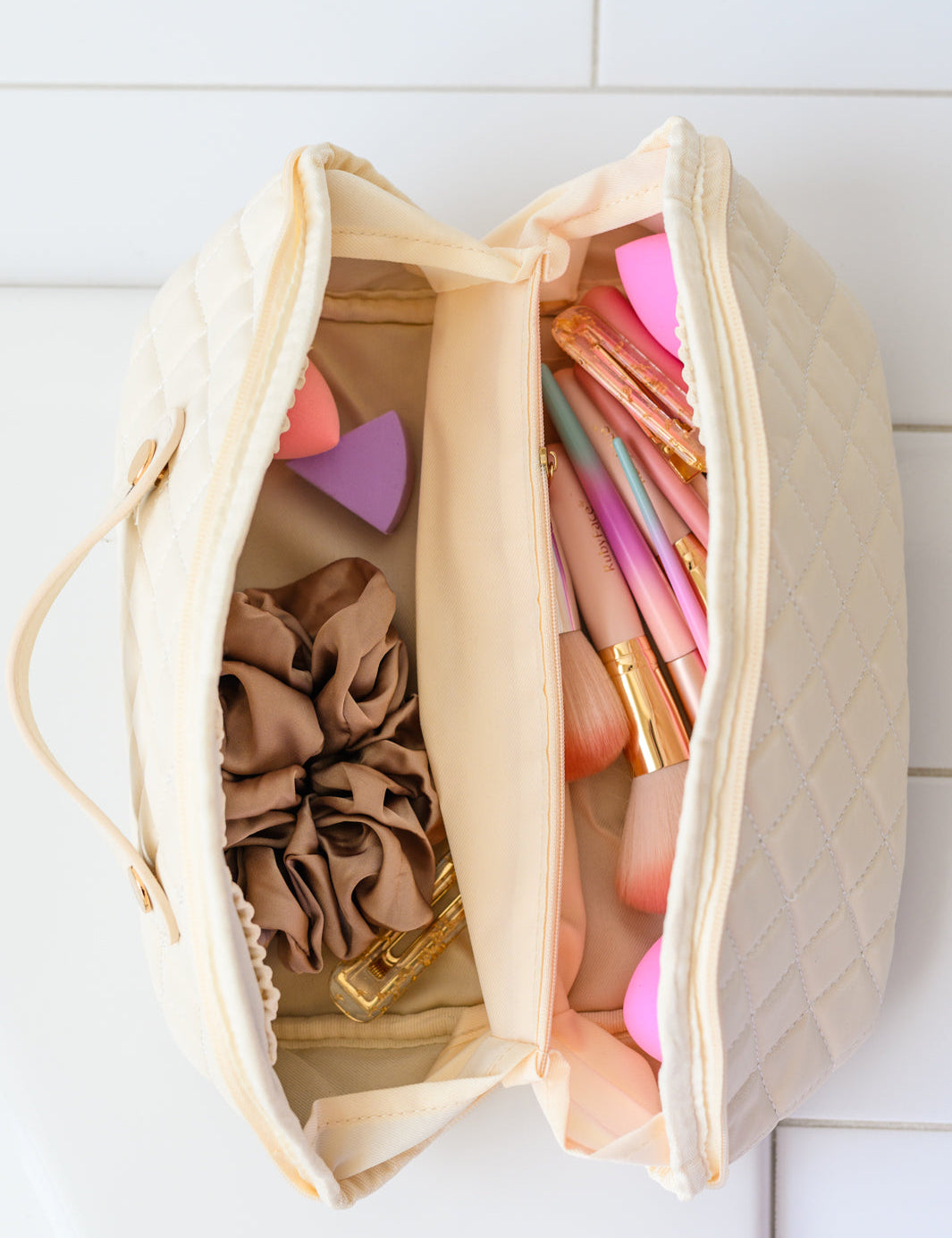 LargeCapacityQuiltedMakeupBaginCream13.jpg