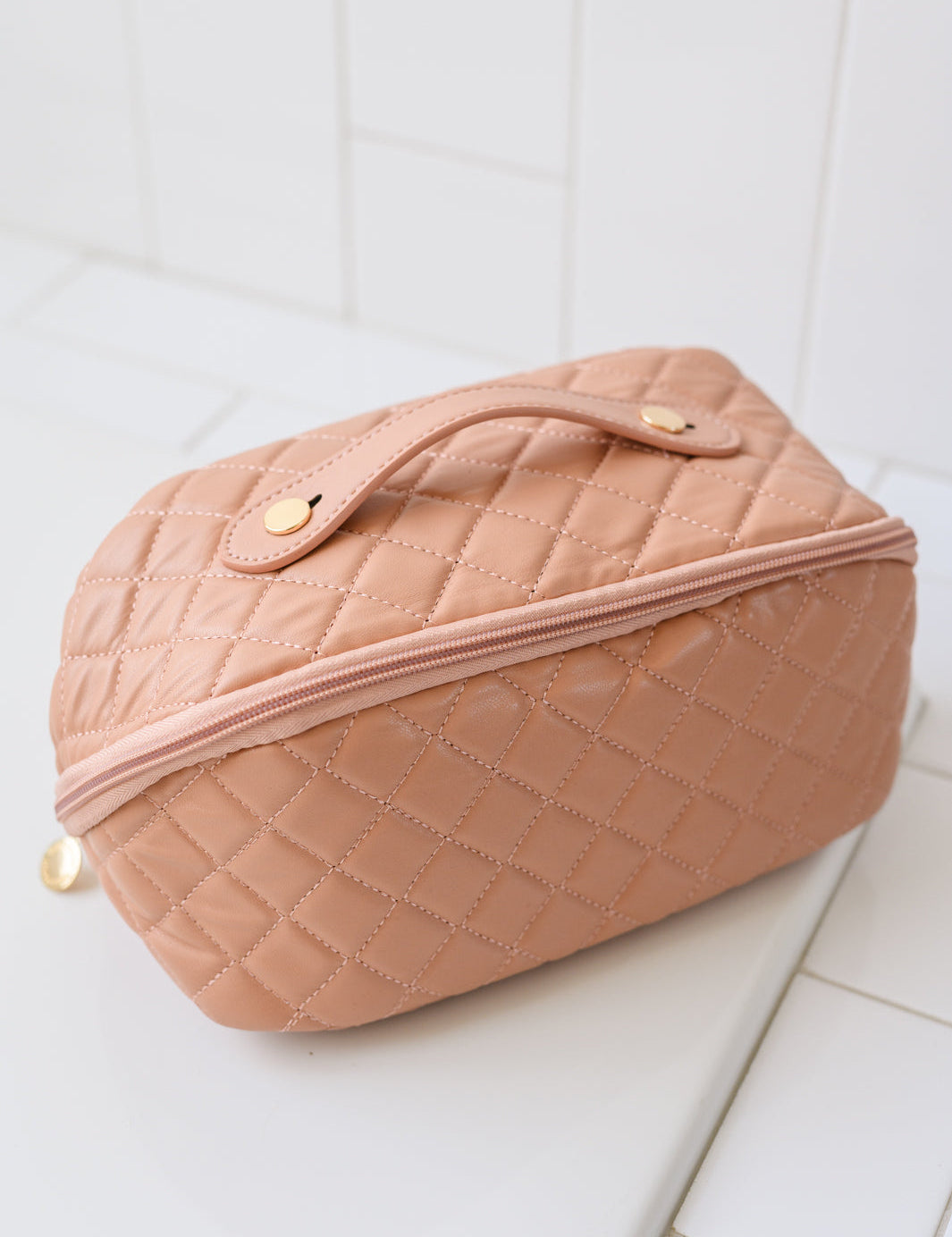 LargeCapacityQuiltedMakeupBaginPink4.jpg