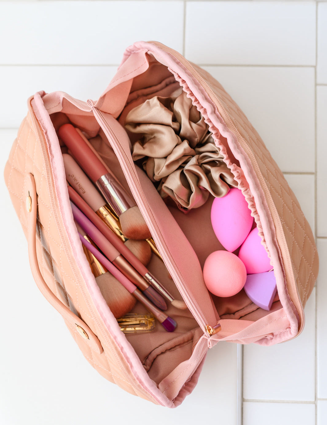 LargeCapacityQuiltedMakeupBaginPink6.jpg