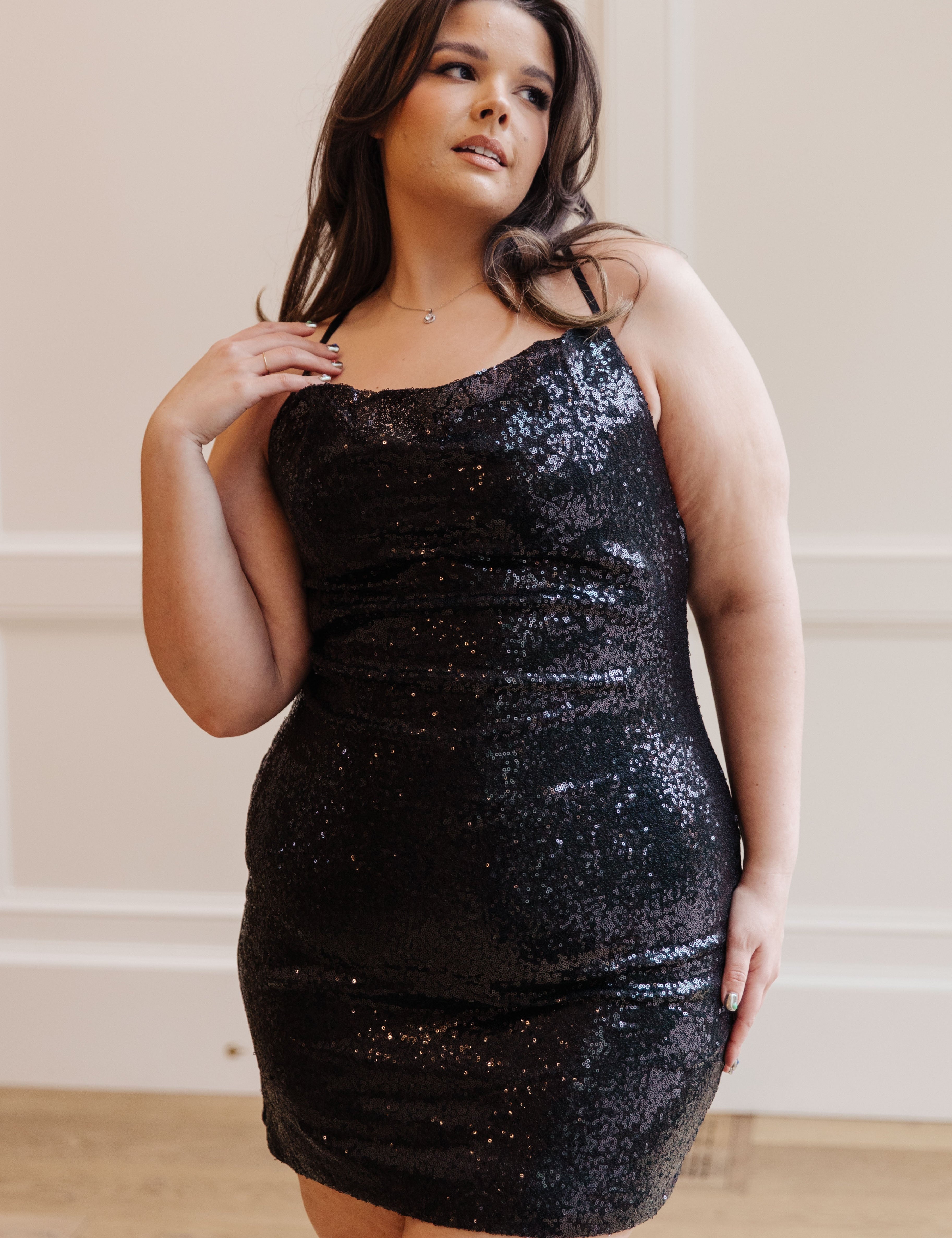 ShininginSequinsDressinBlack6.jpg