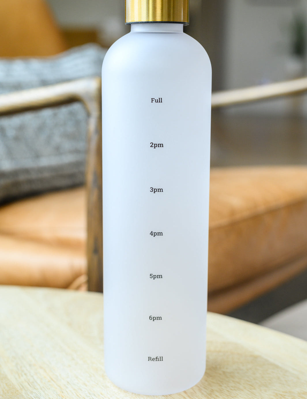 Sippin_Pretty32ozTranslucentWaterBottleinWhite_Gold2.jpg