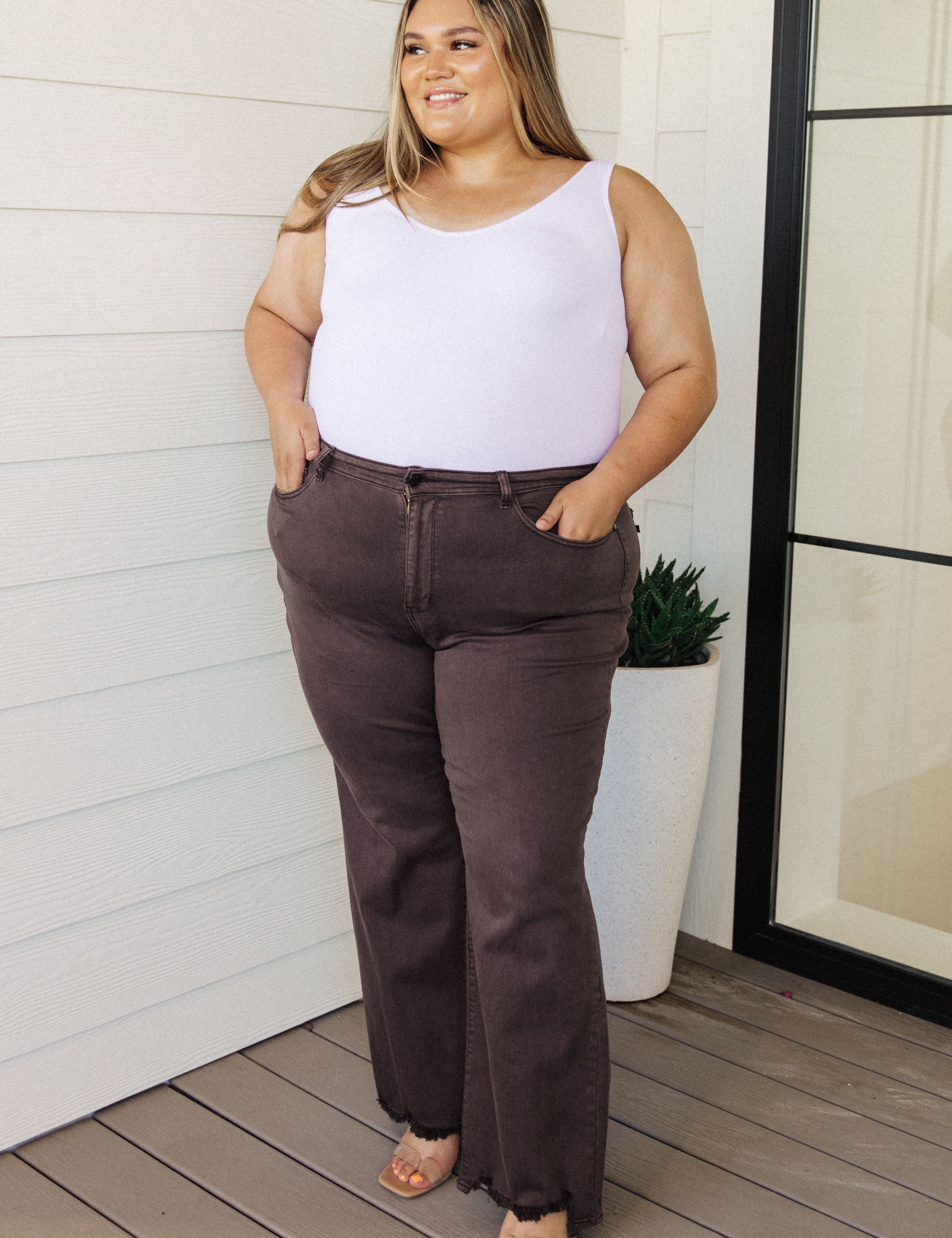 SybilHighRiseFrayedHem90_sStraightJeansinBrown20.jpg