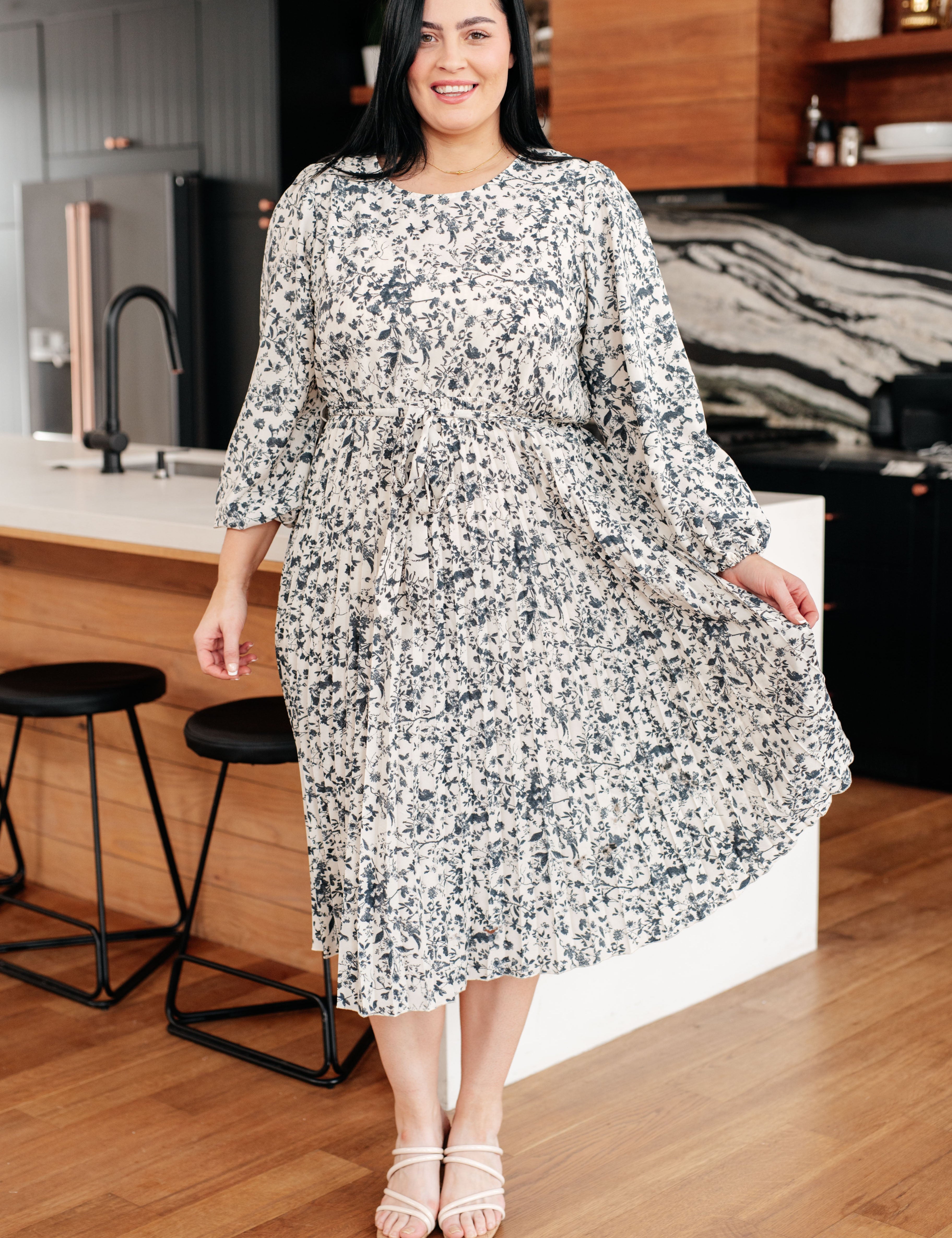 TeaTimePleatedDress12_a172eb2e-dd39-4f30-918d-29fee820f387.jpg