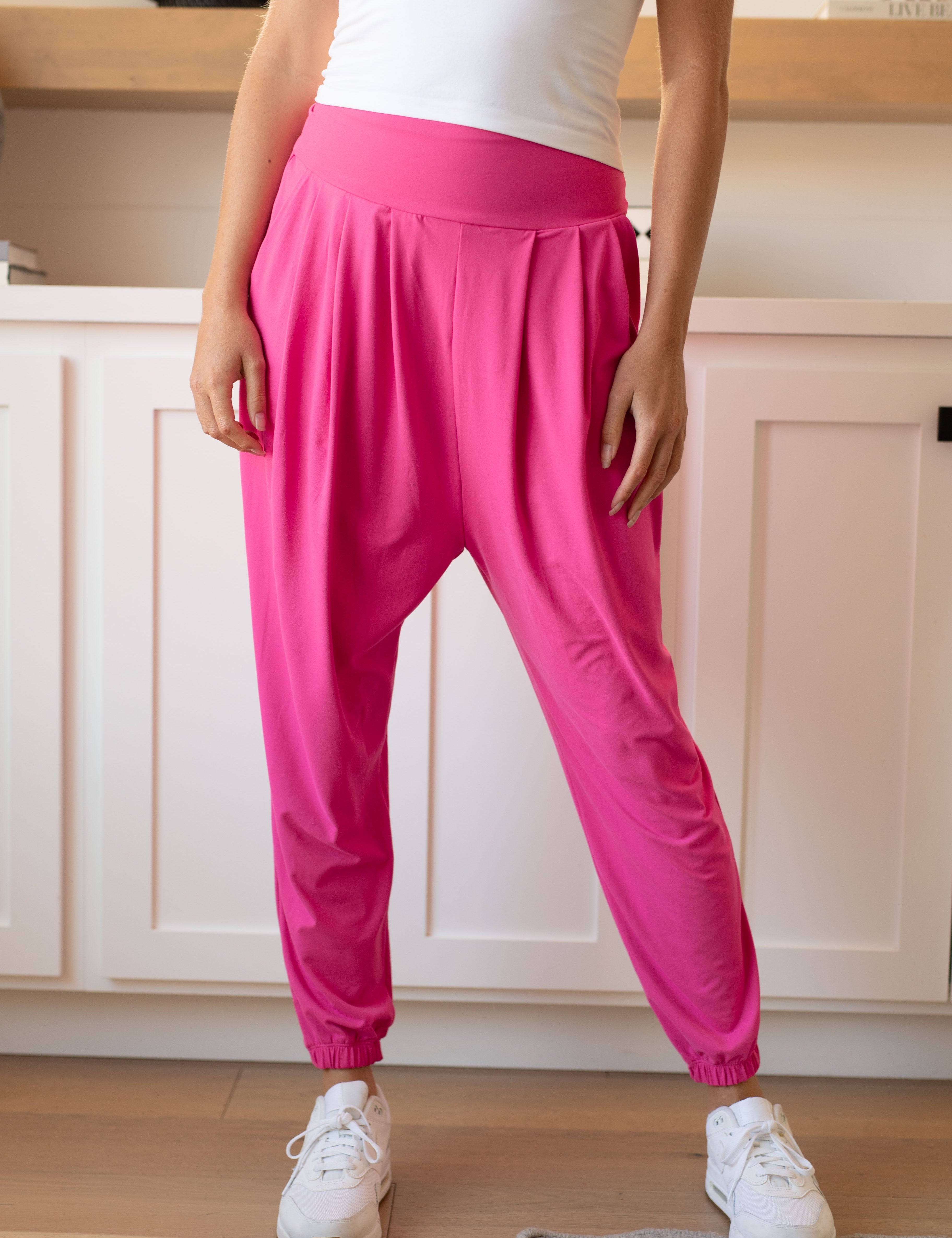 TheMotiveSlouchJoggerinHotPink16.jpg