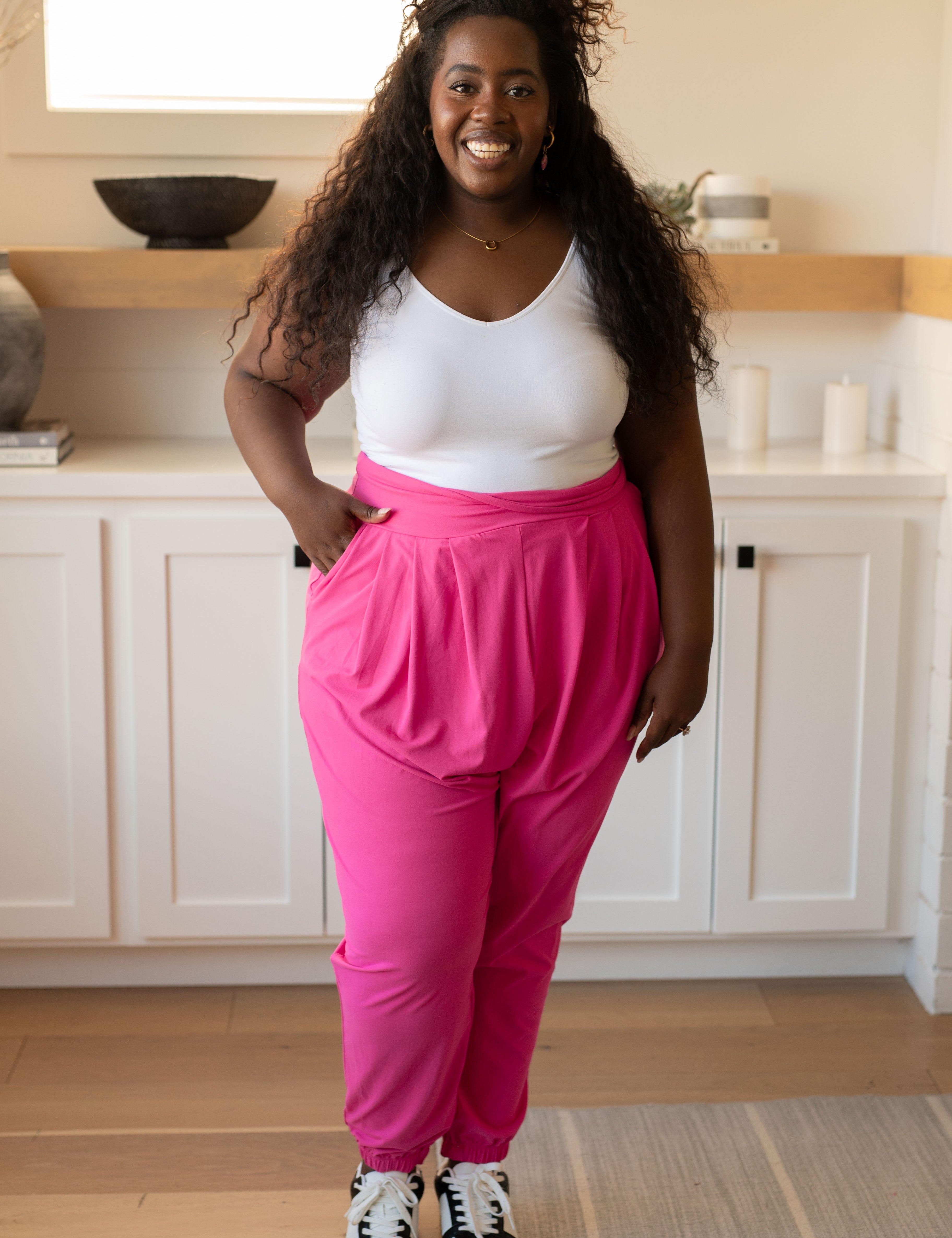 TheMotiveSlouchJoggerinHotPink27.jpg