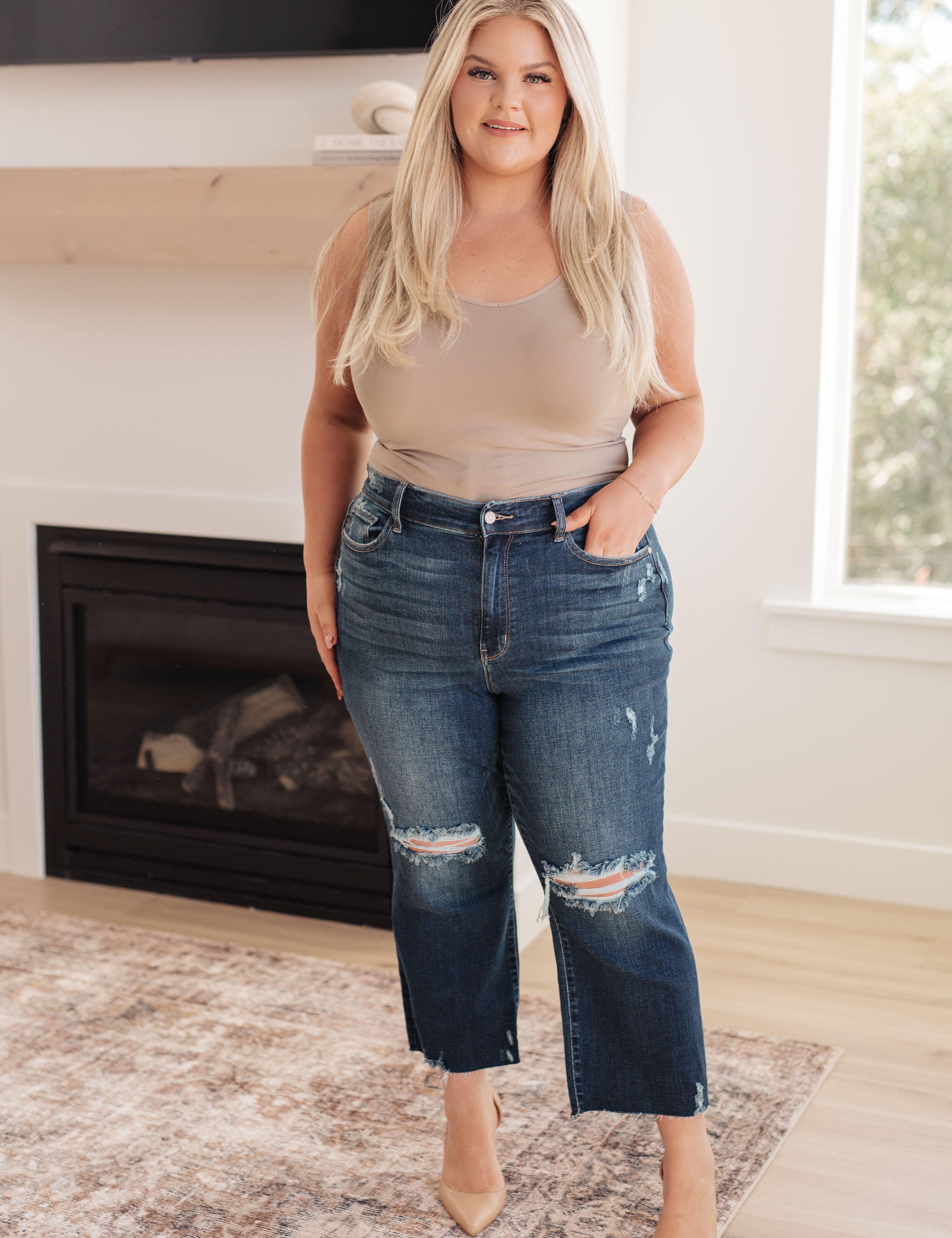 WHITNEYHIGHRISEDISTRESSEDWIDELEGCROPJEANS1.jpg